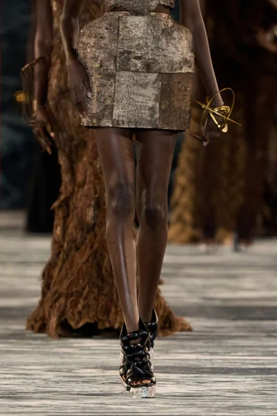 Look 28
